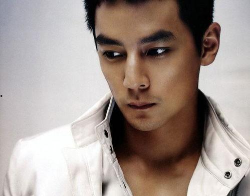 吴彦祖对比网红,颜值与流量的时代碰撞