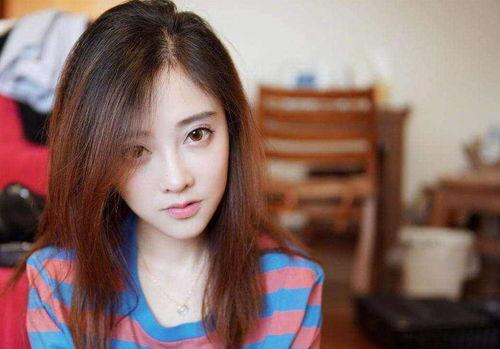 冯提莫家世背景,从草根主播到网红明星的逆袭之路